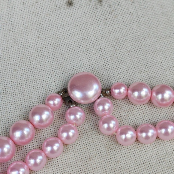 Vintage Japanese pink pearl necklace & earrings set - Picture 4 of 6